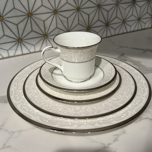 Noritake 5piece setting. Silver Palace Pattern - Picture 6 of 6